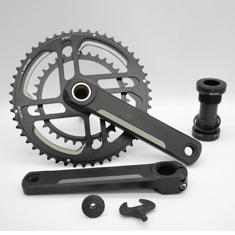 What is the performance difference between the MTB Triple Chainwheel & Crank Set's multi-speed sprockets and single-speed sprockets in mountain bikes?